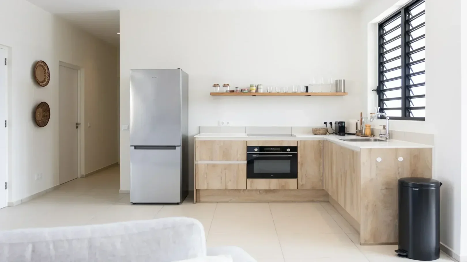 Moderne open keuken en woonkamer van vakantie appartement Vista Mar Curaçao.